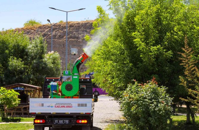 Van’da Bayram Öncesi Park, Bahçe Ve Mesire Alanları İlaçlanıyor