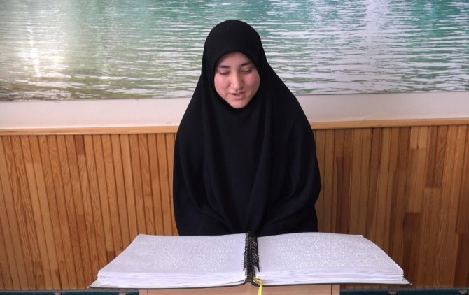 Doğuştan Görme Engelli Şeyma Nur Hafız Oldu