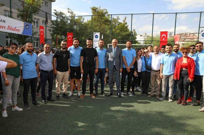 İ̇pekyolu Belediyesinden Öğrencilere Spor Malzemesi Desteği