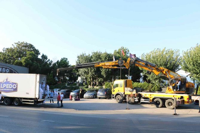 4 Tonluk Dev Dondurma