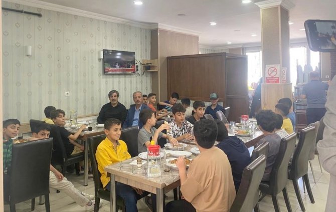 Yeni Dünya Vakfı Öğrencileri Sevindirdi