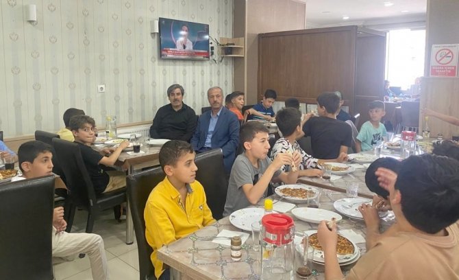 Yeni Dünya Vakfı Öğrencileri Sevindirdi