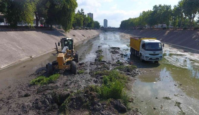 Sarıçam Deresi’nde Bayram Temizliği