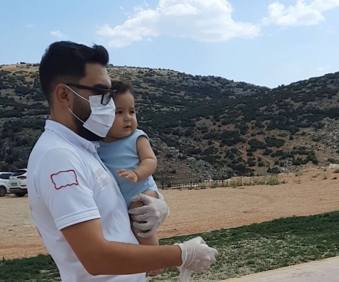 Elini Akrep Sokan 8 Aylık Muhammed İçin Sağlık Ekipleri Zamanla Yarıştı
