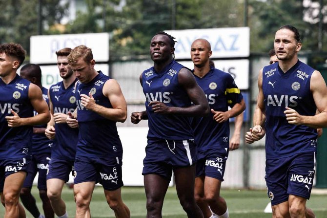 Fenerbahçe, Yeni Sezon Hazırlıklarını Sürdürüyor
