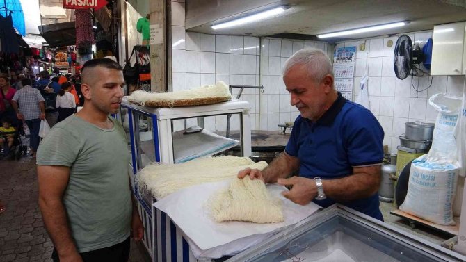 Hatay’ın Meşhur Tatlısı Künefe, Bayram Sofralarının Vazgeçilmezi