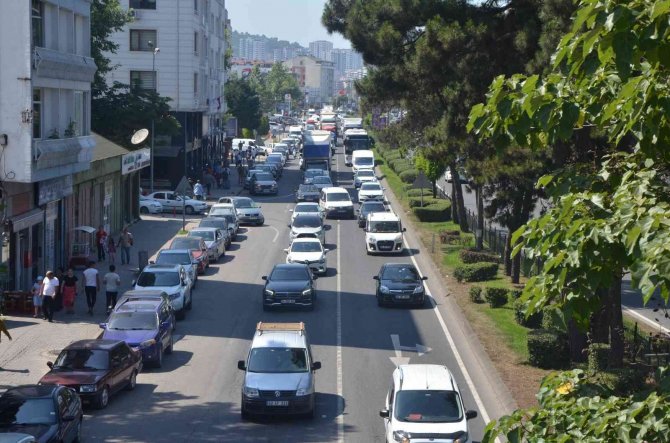 Karadeniz Sahil Yolu’nda Bayram Yoğunluğu