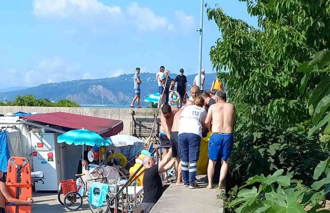 Serinlemek İçin Denize Giren Genç Boğulma Tehlikesi Geçirdi