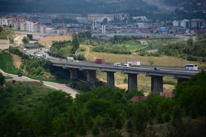 Kocaeli Tem Otoyolu’nda Bayram Öncesi Trafik Akıcı