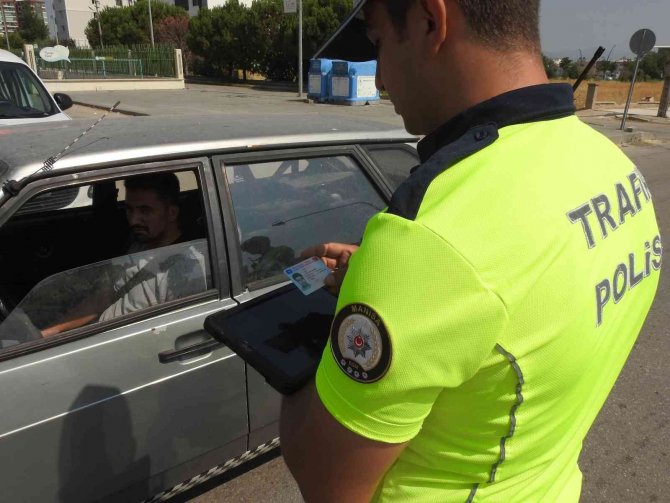 Manisa’da Sürücülere Mesir Lokumlu Trafik Denetimi
