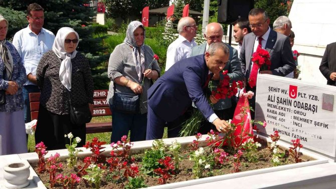 Şehit Annesi Duygulandırdı: “Bir Erkek Evladım Daha Olsa, Onu Da Vatana Verirdim”