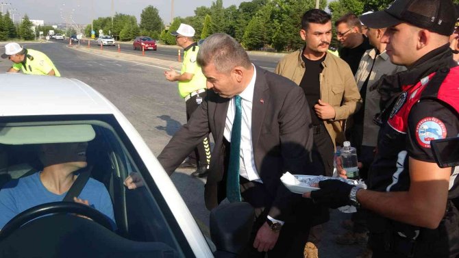 Vali Ergün, Vatandaşlarla Bayramlaştı