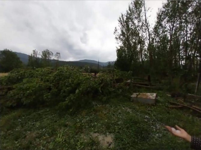 Nallıhan’ı Sel Etkisi Altına Aldı, Ceviz Büyüklüğünde Dolu Yağdı