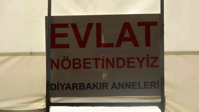 Evlat Nöbetindeki Aileler Gözyaşları Arasında Çocuklarının Bayramını Kutladı