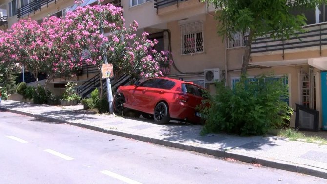 Kadıköy’de Lüks Araç Apartmanın Bahçesine Uçtu: 1 Yaralı