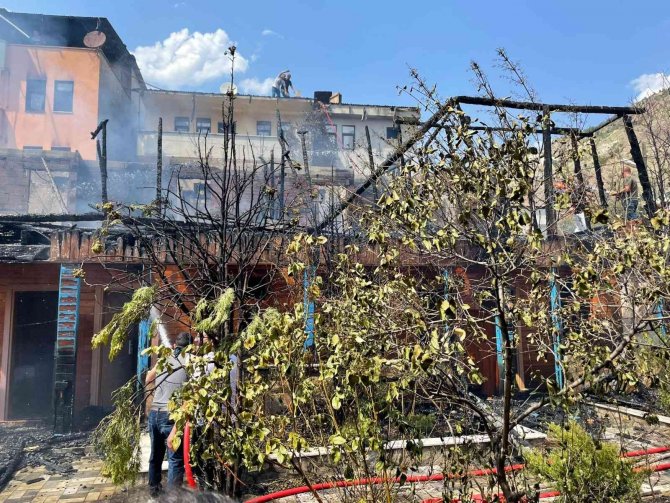 Artvin’de Otelde Korkutan Yangın