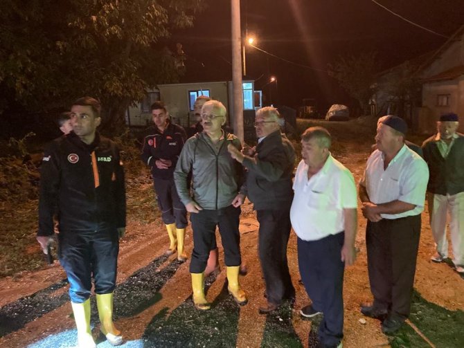 Göynük’te Sel Ve Dolu Hayatı Olumsuz Etkiledi
