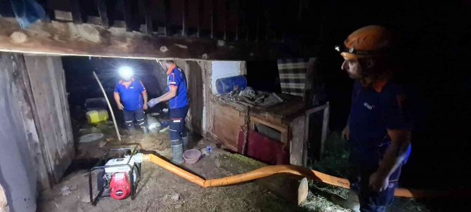 Göynük’te Sel Ve Dolu Hayatı Olumsuz Etkiledi