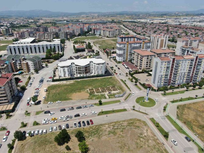 Bursa’da Milyonluk Evlerin Arasında Tarımla Uğraşıyorlar