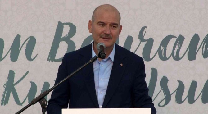 İ̇çişleri Bakanı Soylu Göçmenlerle Bayramlaştı