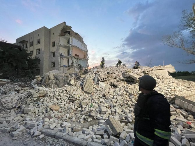Rus Füzesi Donetsk’te Apartmanı Vurdu: 6 Ölü, 5 Yaralı