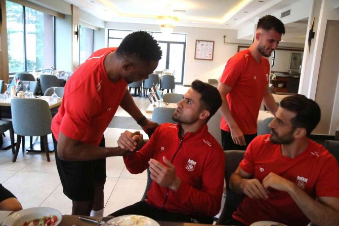 Sivasspor’da Ali Şaşal Vural’a Sürpriz Doğum Günü