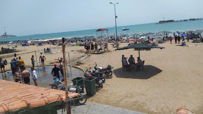 Adana Sokakları Boşaldı Sahiller Doldu Taştı