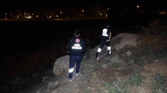 ‘Bir Kişiyi Bıçaklayıp Minibüsten Attılar’ İhbarı Ekipleri Harekete Geçirdi