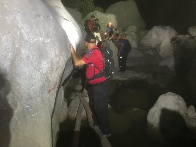 Yolunu Kaybeden 3 Kişi Jandarma Tarafından Kurtarıldı
