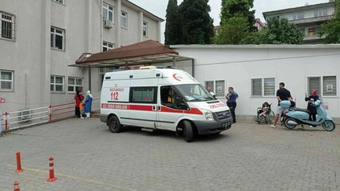 Dalgaların Arasında Kaybolan Genç Kızı Plaj Görevlileri Kurtardı