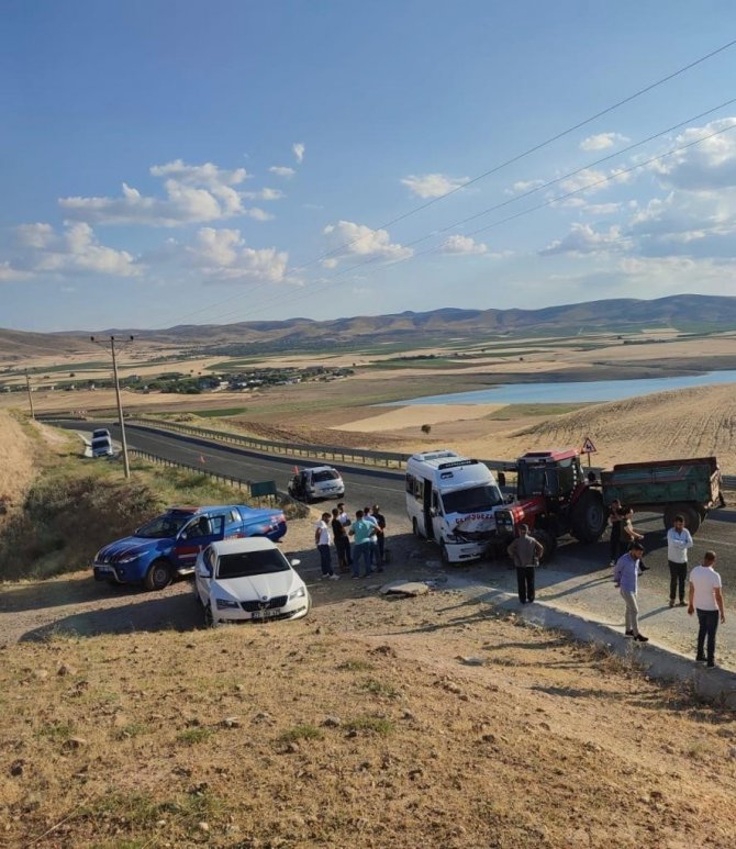 Elazığ’da Trafik Kazası: 2 Yaralı