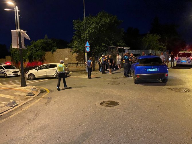 Üsküdar’da İki Otomobil Çarpıştı: 3 Yaralı