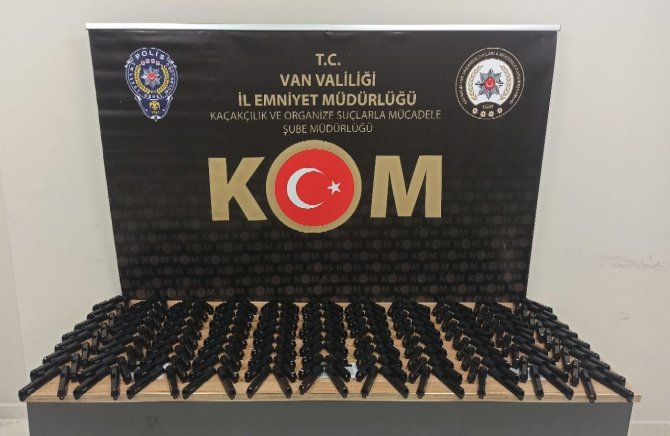 Van’da Kaçak Sigara, Av Tüfeği Ve Tabanca Malzemesi Ele Geçirildi