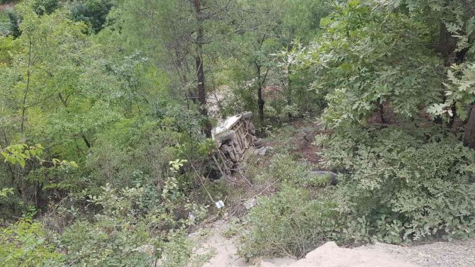 Amasya’da Otomobil Uçuruma Yuvarlandı: 4 Yaralı