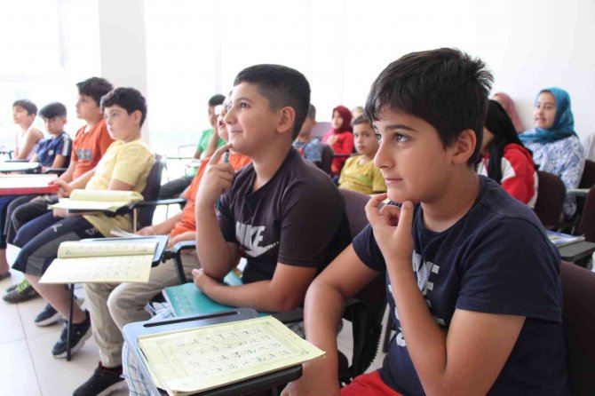 Aile Destek Merkezi’nde Çocuklar Kur’an Öğreniyor