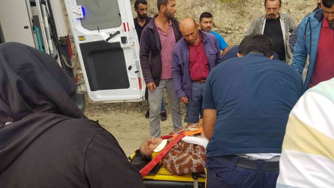 Amasya’da Otomobil Uçuruma Yuvarlandı: 4 Yaralı