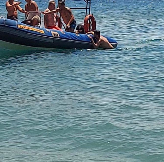 İ̇zmir’de Denize Giren Genç Kadın Boğuldu