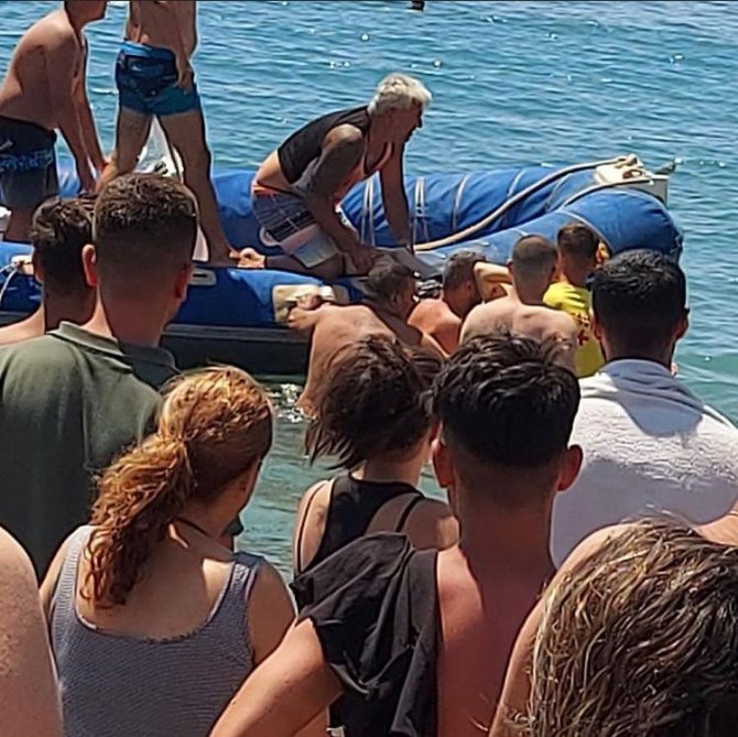 İ̇zmir’de Denize Giren Genç Kadın Boğuldu