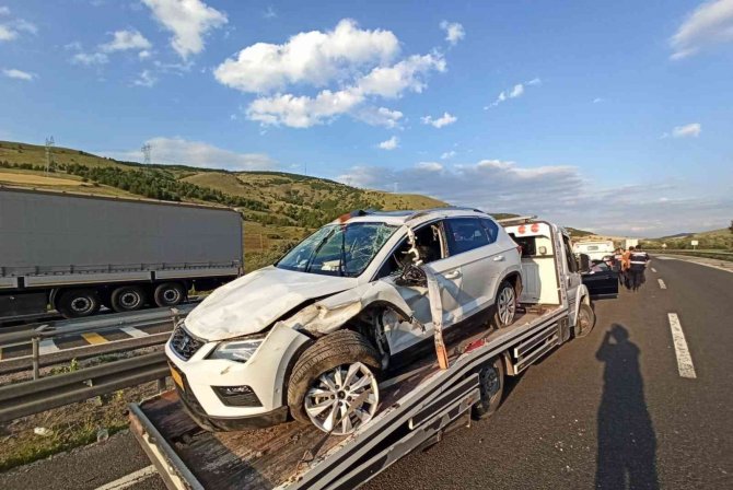 Kontrolden Çıkan Otomobil Takla Attı: 2 Yaralı