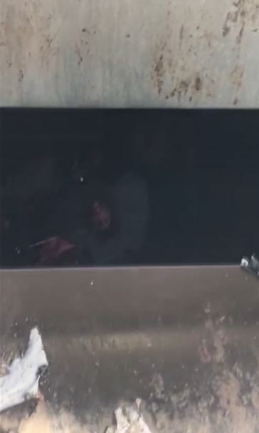 Atık Kağıt Toplamak İsterken Gömme Çöp Konteynerine Düştü
