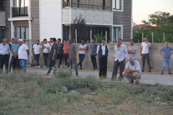 Elazığ’da Çatı Yangını Korkuttu: 1 Saatlik Çalışmayla Söndürüldü