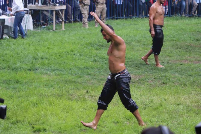16. Kunduz Yağlı Güreşleri’nin Başpehlivanı Mustafa Taş Oldu