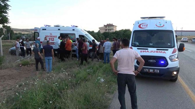Takla Atan Otomobil Hurdaya Döndü: 5 Yaralı