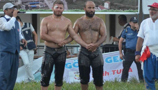 Alaçam Güreşlerinde Orhan Okulu Başpehlivan Oldu