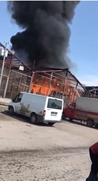 Ankara Toptancı Hali’nde Çıkan Yangın Paniğe Neden Oldu