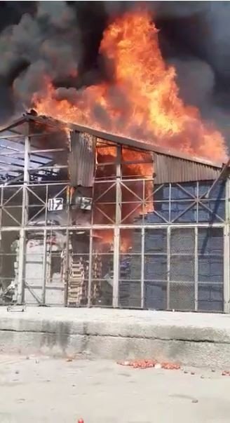 Ankara Toptancı Hali’nde Çıkan Yangın Paniğe Neden Oldu
