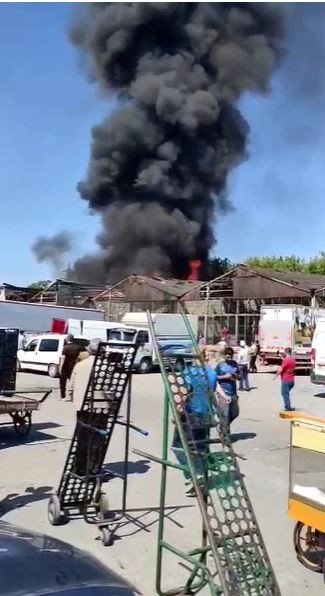 Ankara Toptancı Hali’nde Çıkan Yangın Paniğe Neden Oldu