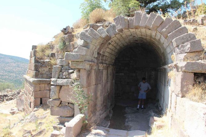 Aigai Bayram Boyunca Ziyaretçilerini Ağırladı