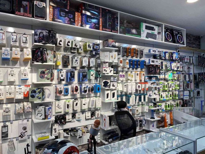 Başakşehir’de Kar Maskeli 5 Hırsız 700 Bin Tl’lik Soygun Yaptı