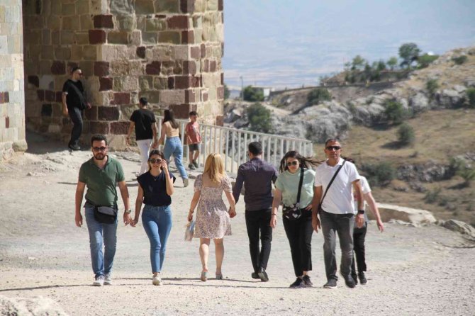 Elazığ’ın Turizme Açılan Kapısı Harput’a Ziyaretçi Akını